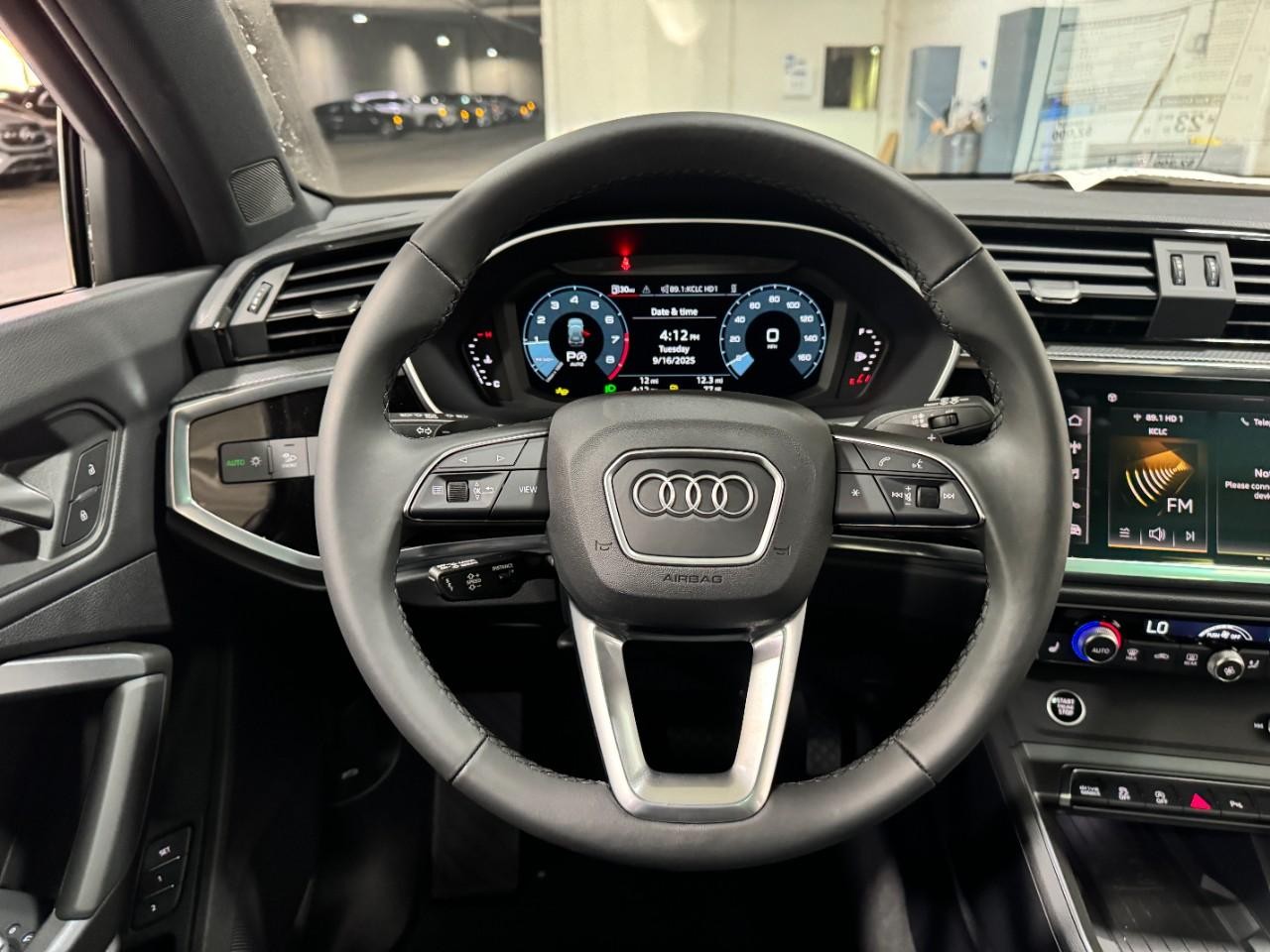 Audi Q3 Vehicle Full-screen Gallery Image 13