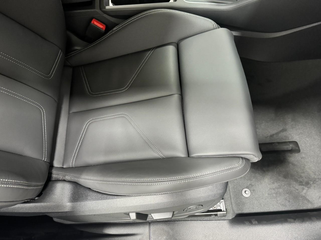 Audi Q3 Vehicle Full-screen Gallery Image 19