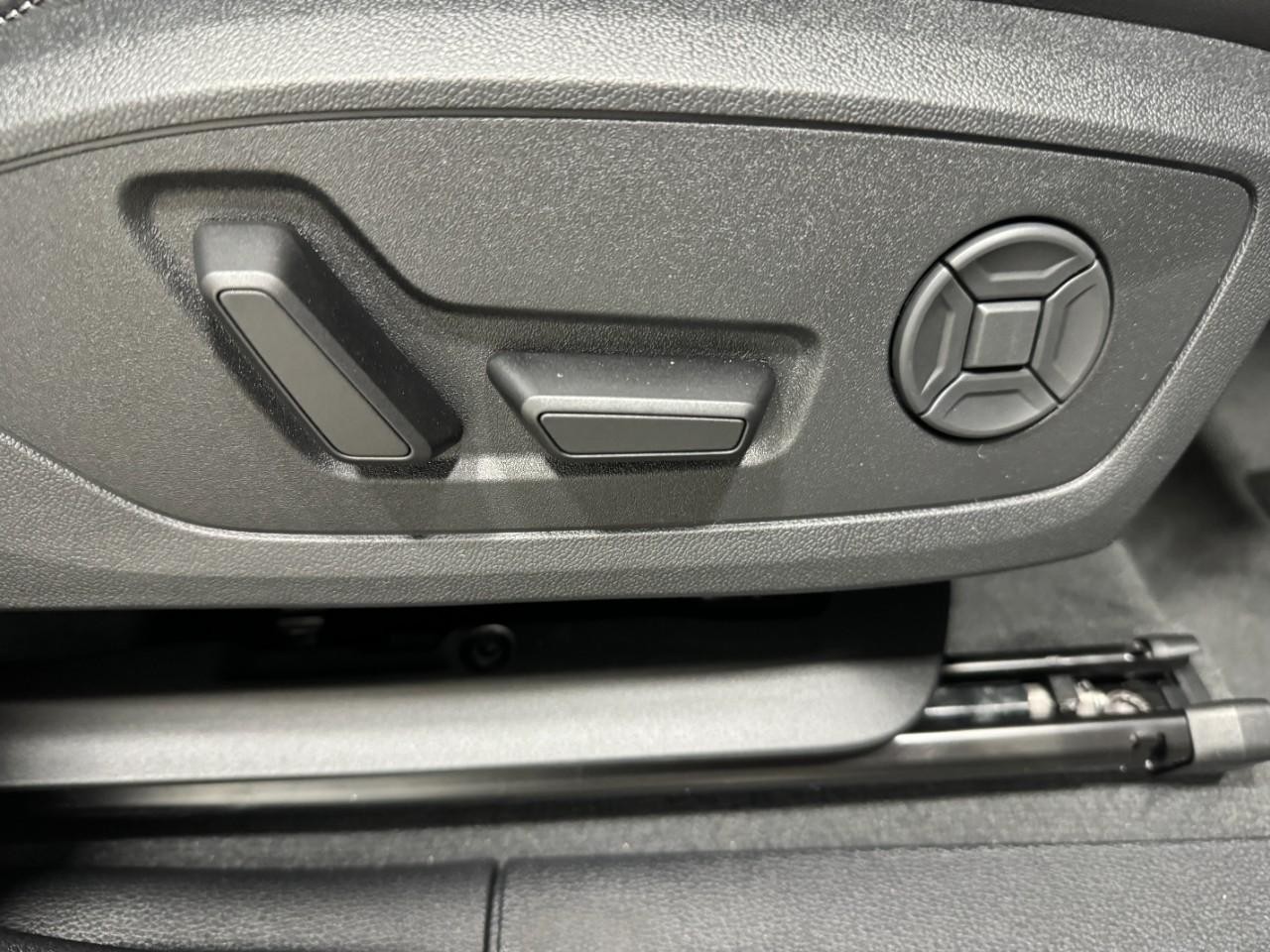 Audi Q3 Vehicle Full-screen Gallery Image 20