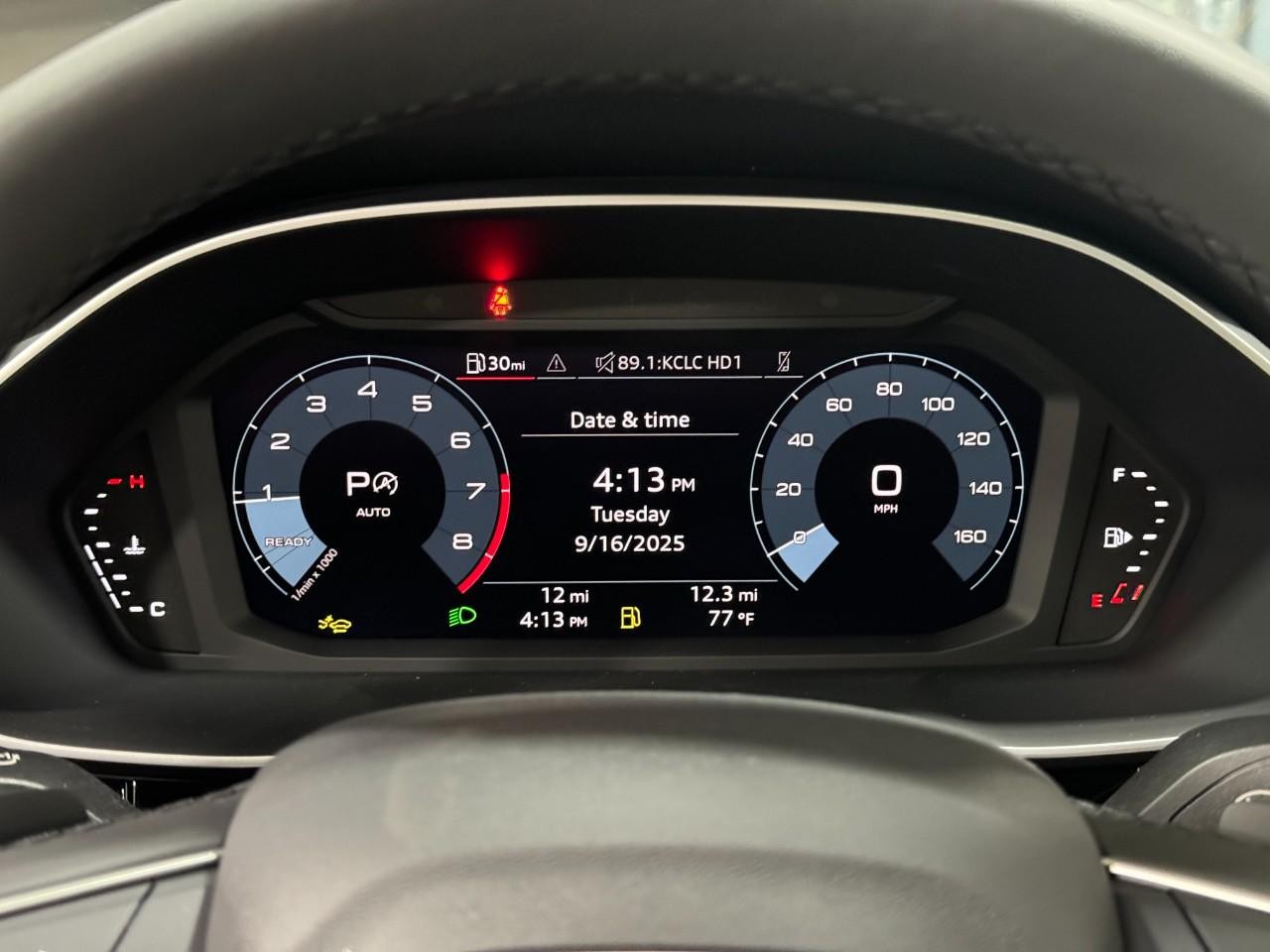 Audi Q3 Vehicle Full-screen Gallery Image 33