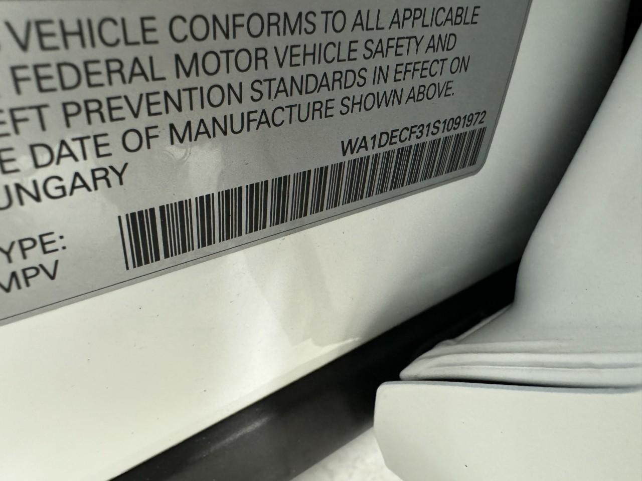 Audi Q3 Vehicle Full-screen Gallery Image 35