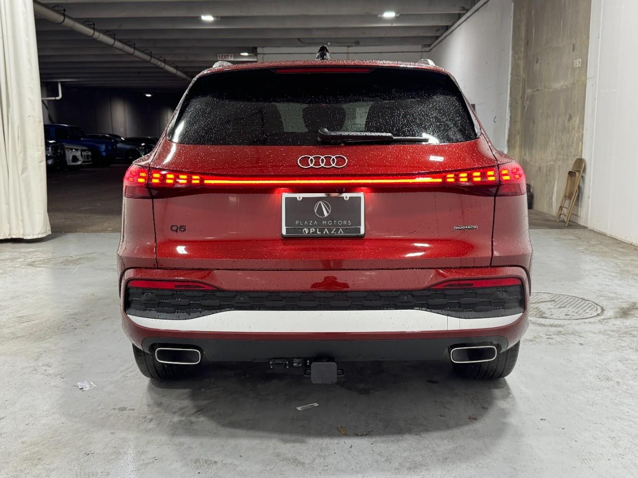 Audi Q5 Vehicle Full-screen Gallery Image 9