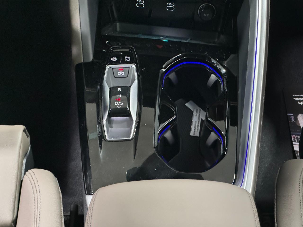 Audi Q5 Vehicle Full-screen Gallery Image 16