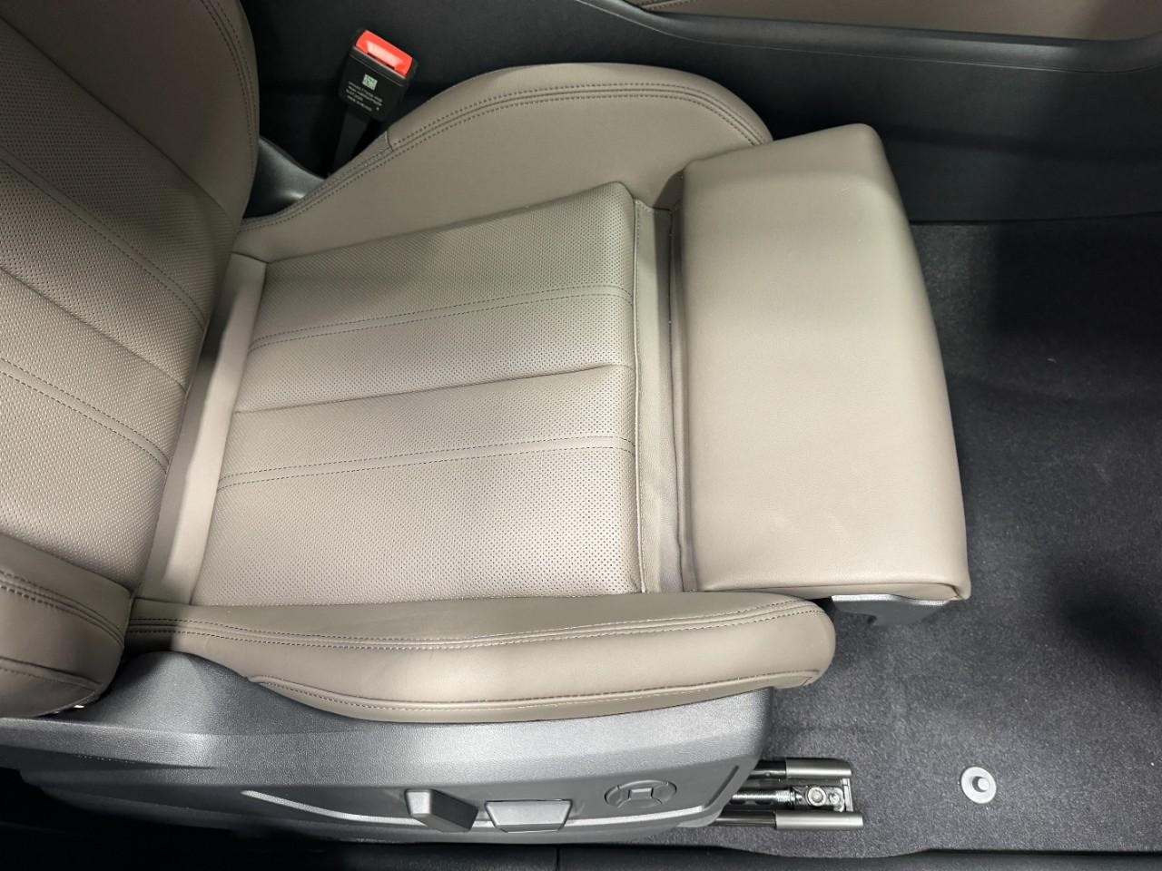 Audi Q5 Vehicle Full-screen Gallery Image 19