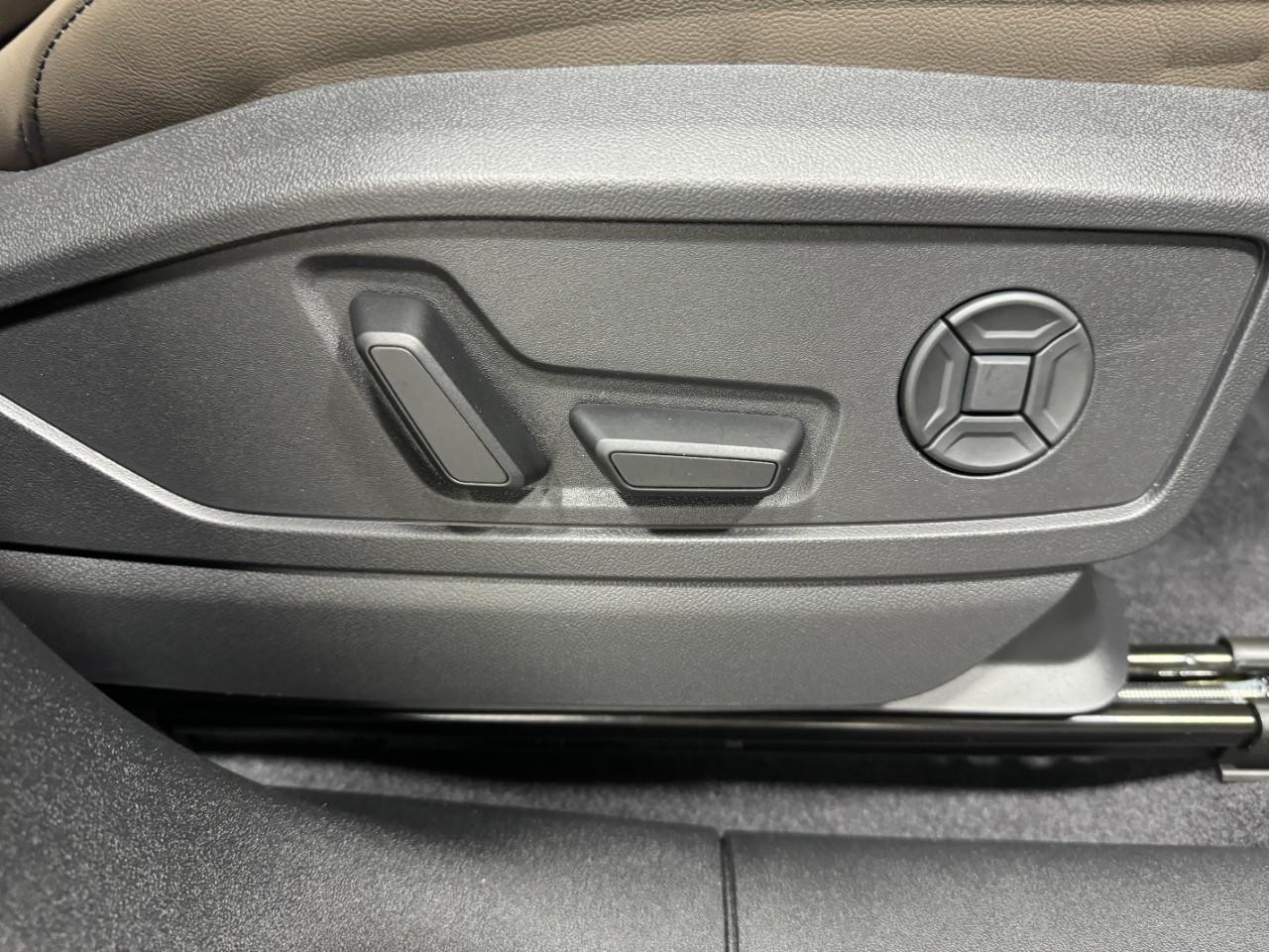 Audi Q5 Vehicle Full-screen Gallery Image 20