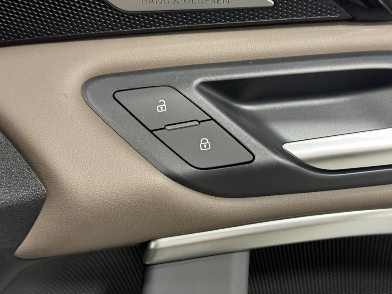 Audi Q5 Vehicle Full-screen Gallery Image 21