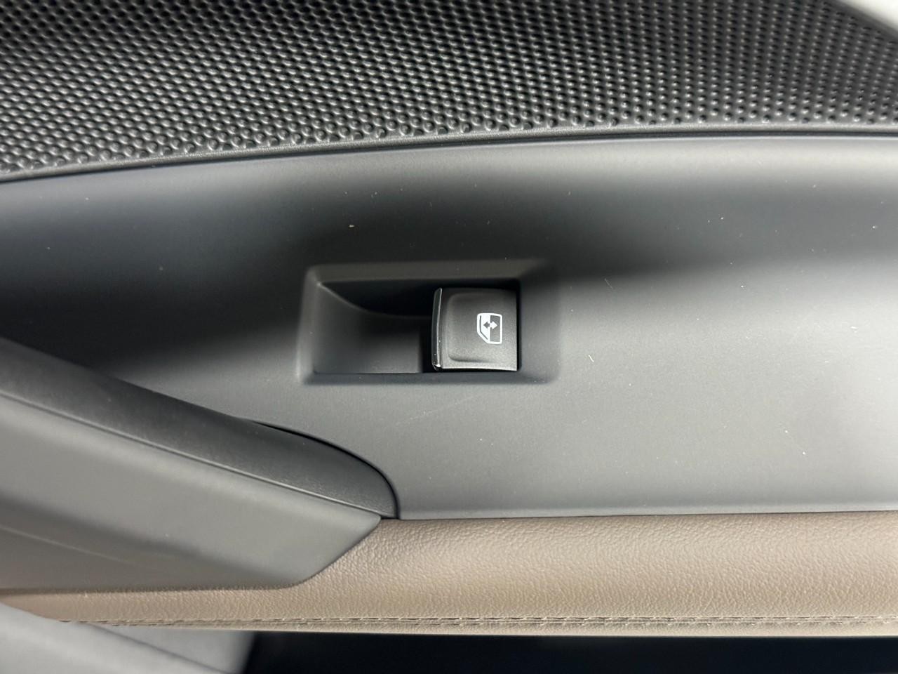 Audi Q5 Vehicle Full-screen Gallery Image 22