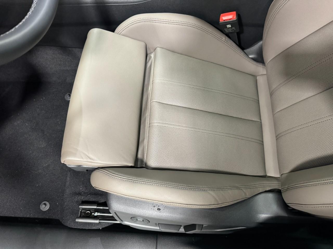 Audi Q5 Vehicle Full-screen Gallery Image 27