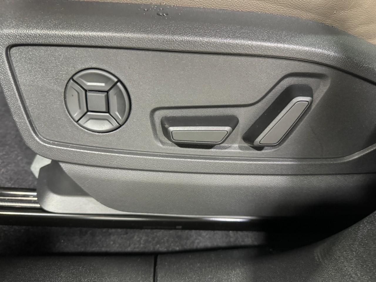 Audi Q5 Vehicle Full-screen Gallery Image 28