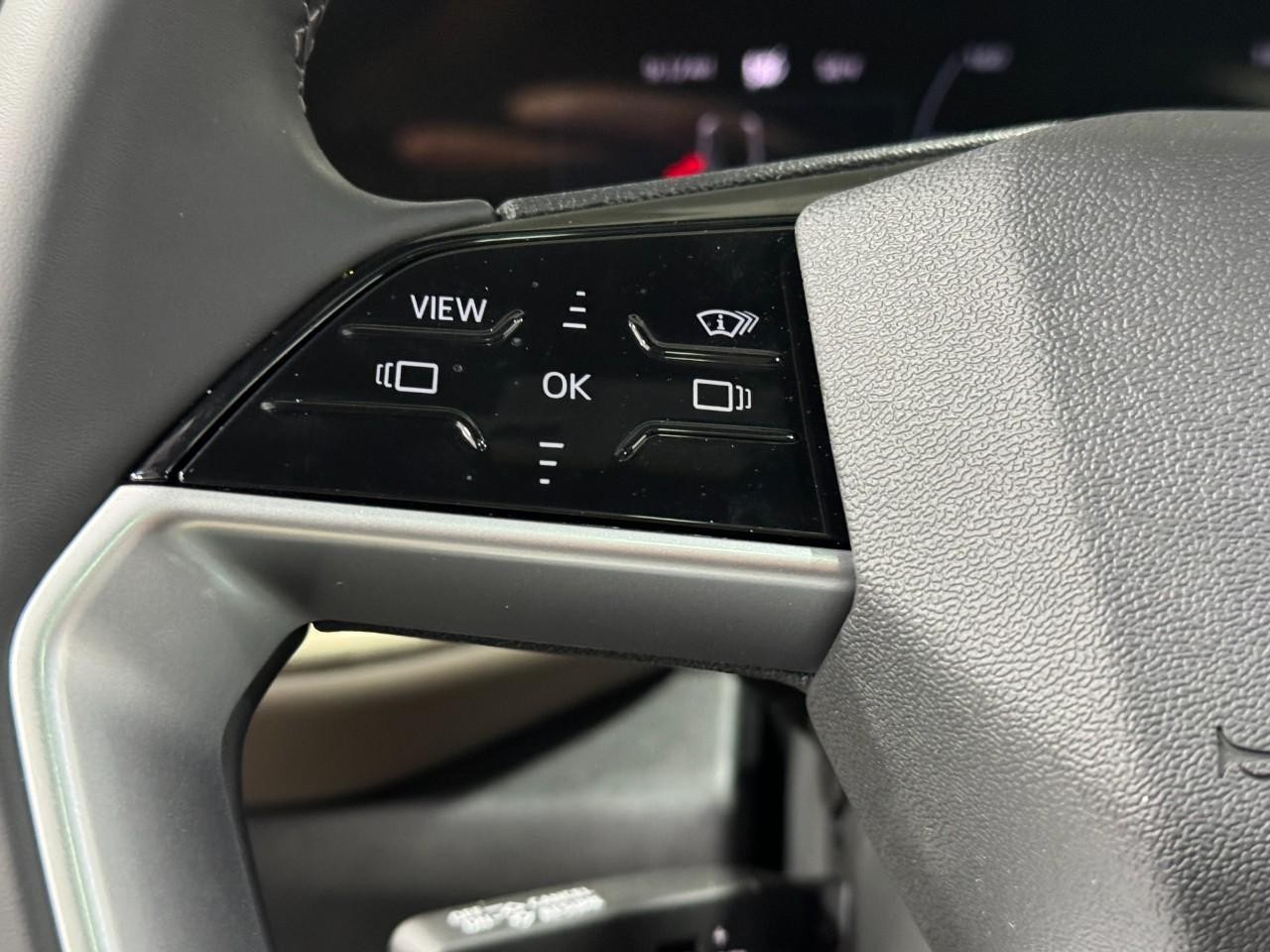 Audi Q5 Vehicle Full-screen Gallery Image 30