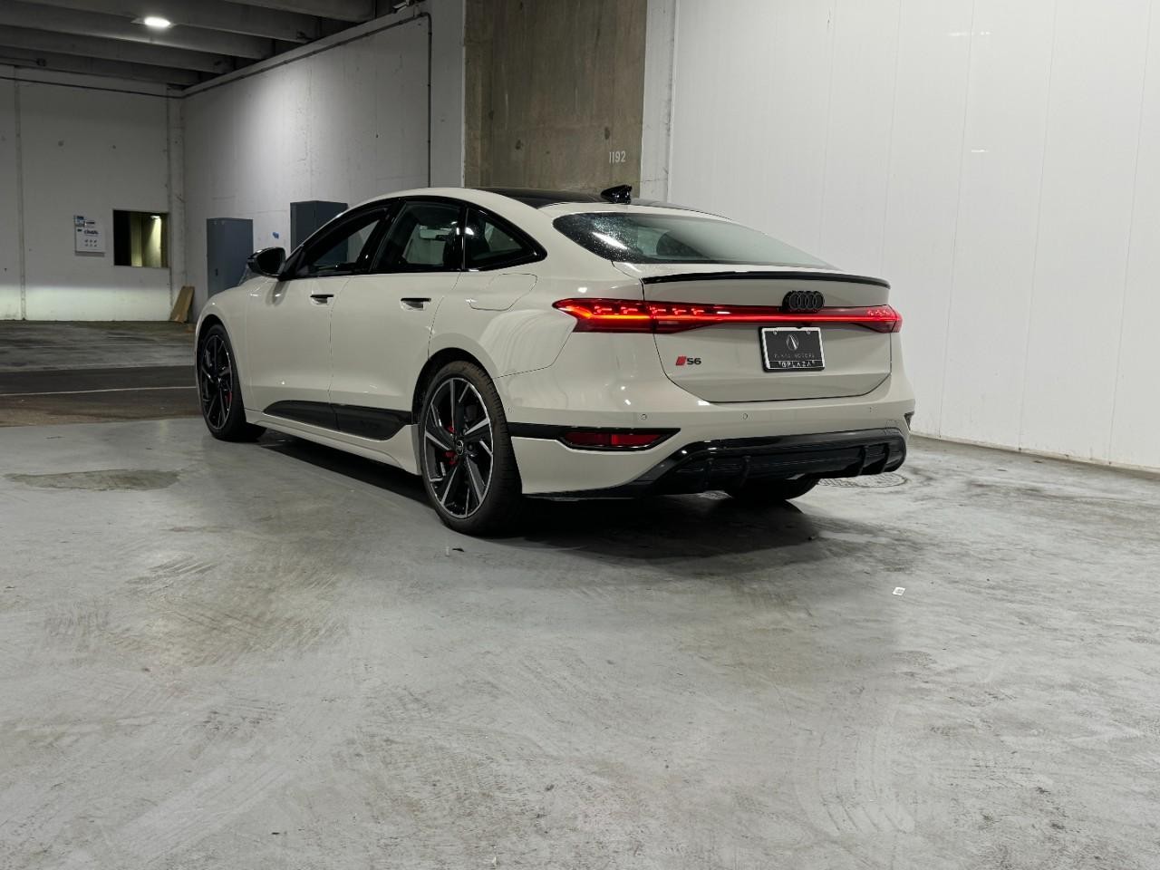 Audi S6 e-tron Vehicle Full-screen Gallery Image 3