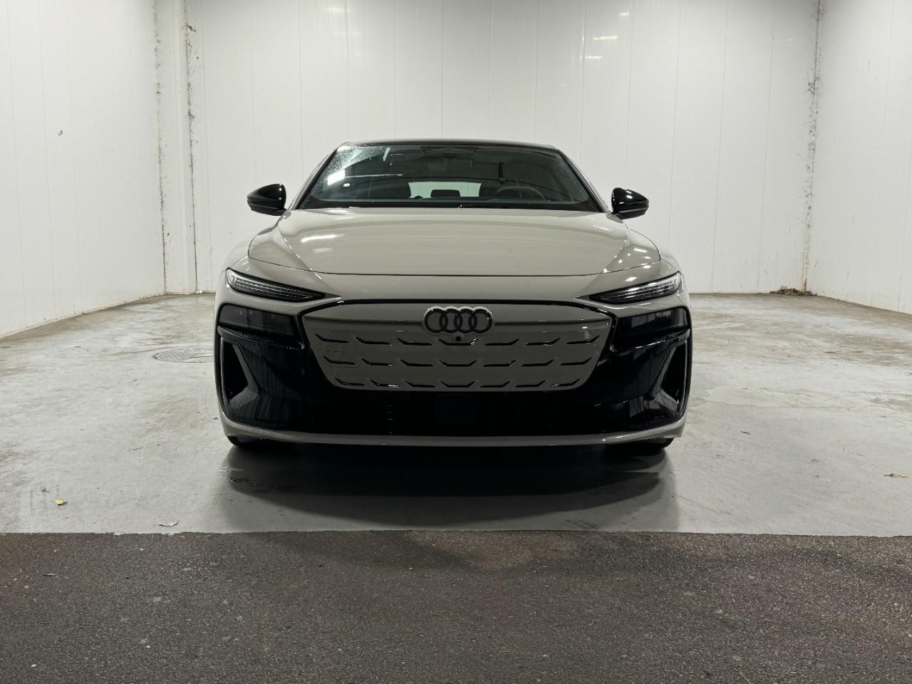 Audi S6 e-tron Vehicle Full-screen Gallery Image 7