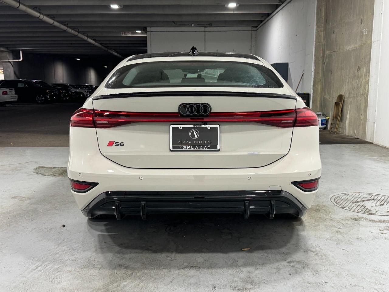 Audi S6 e-tron Vehicle Full-screen Gallery Image 9