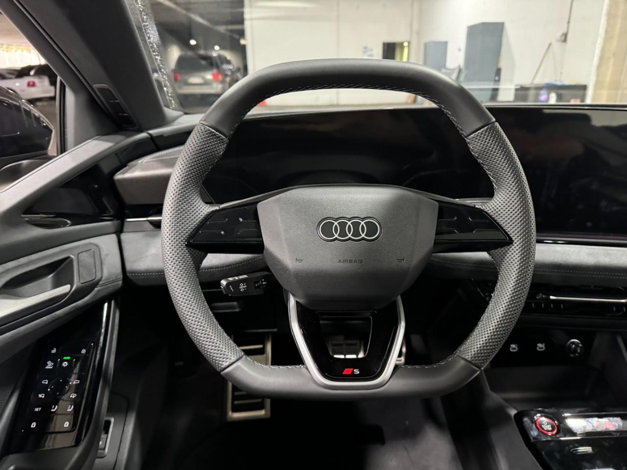 Audi S6 e-tron Vehicle Full-screen Gallery Image 14