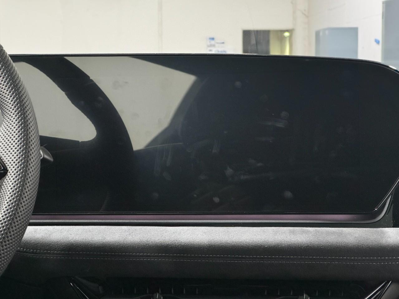 Audi S6 e-tron Vehicle Full-screen Gallery Image 15