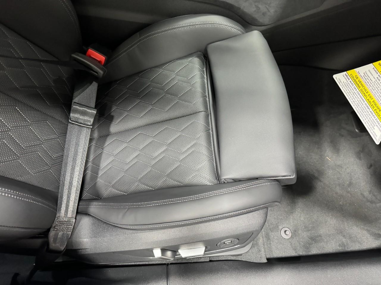 Audi S6 e-tron Vehicle Full-screen Gallery Image 19