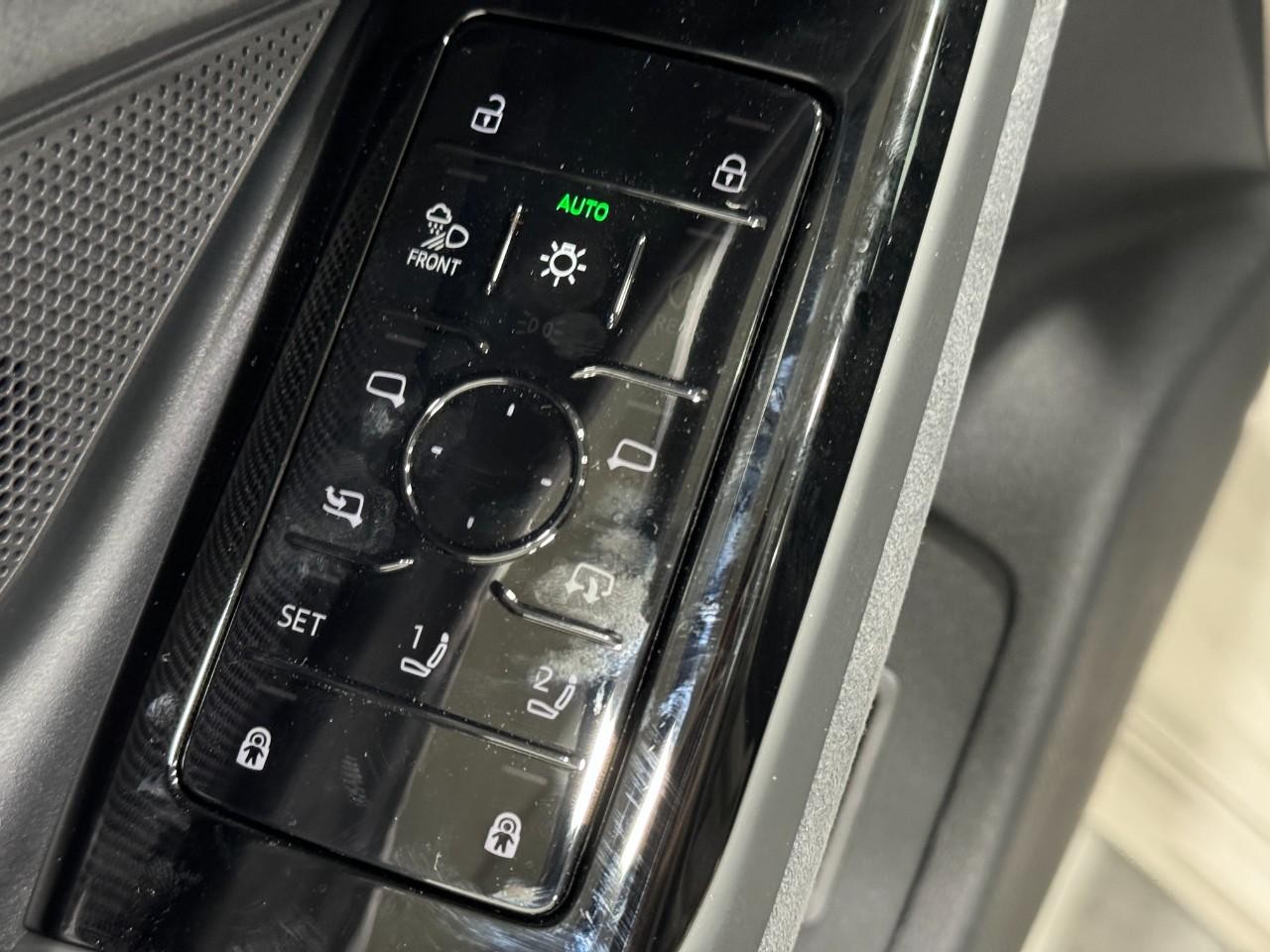 Audi S6 e-tron Vehicle Full-screen Gallery Image 25