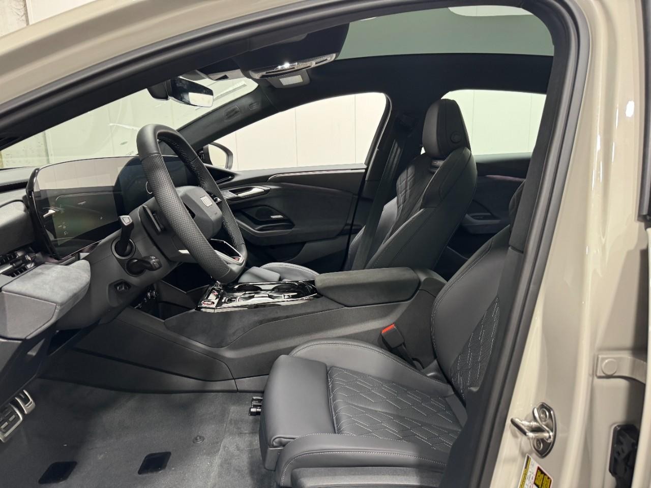 Audi S6 e-tron Vehicle Full-screen Gallery Image 27