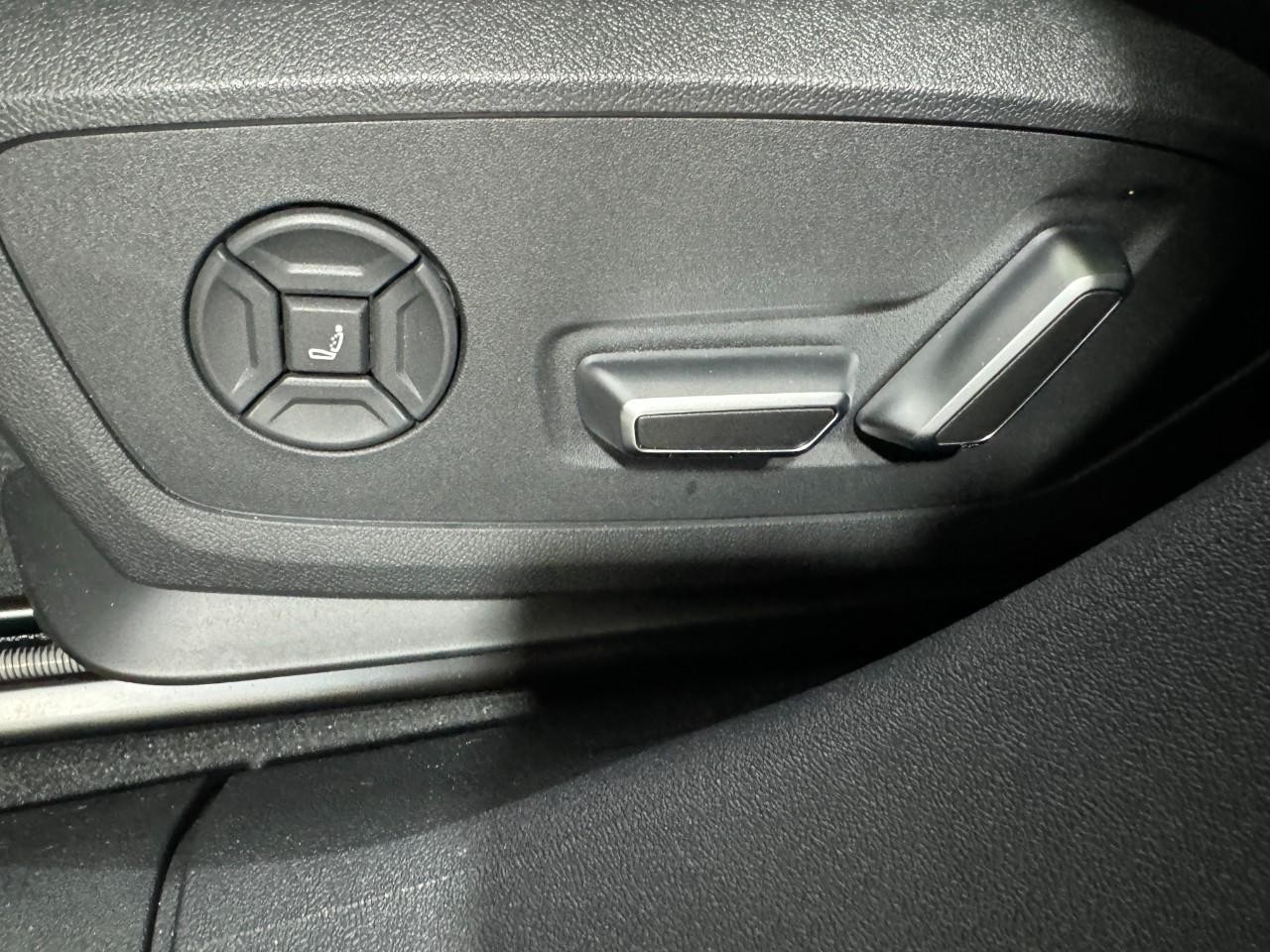 Audi S6 e-tron Vehicle Full-screen Gallery Image 29