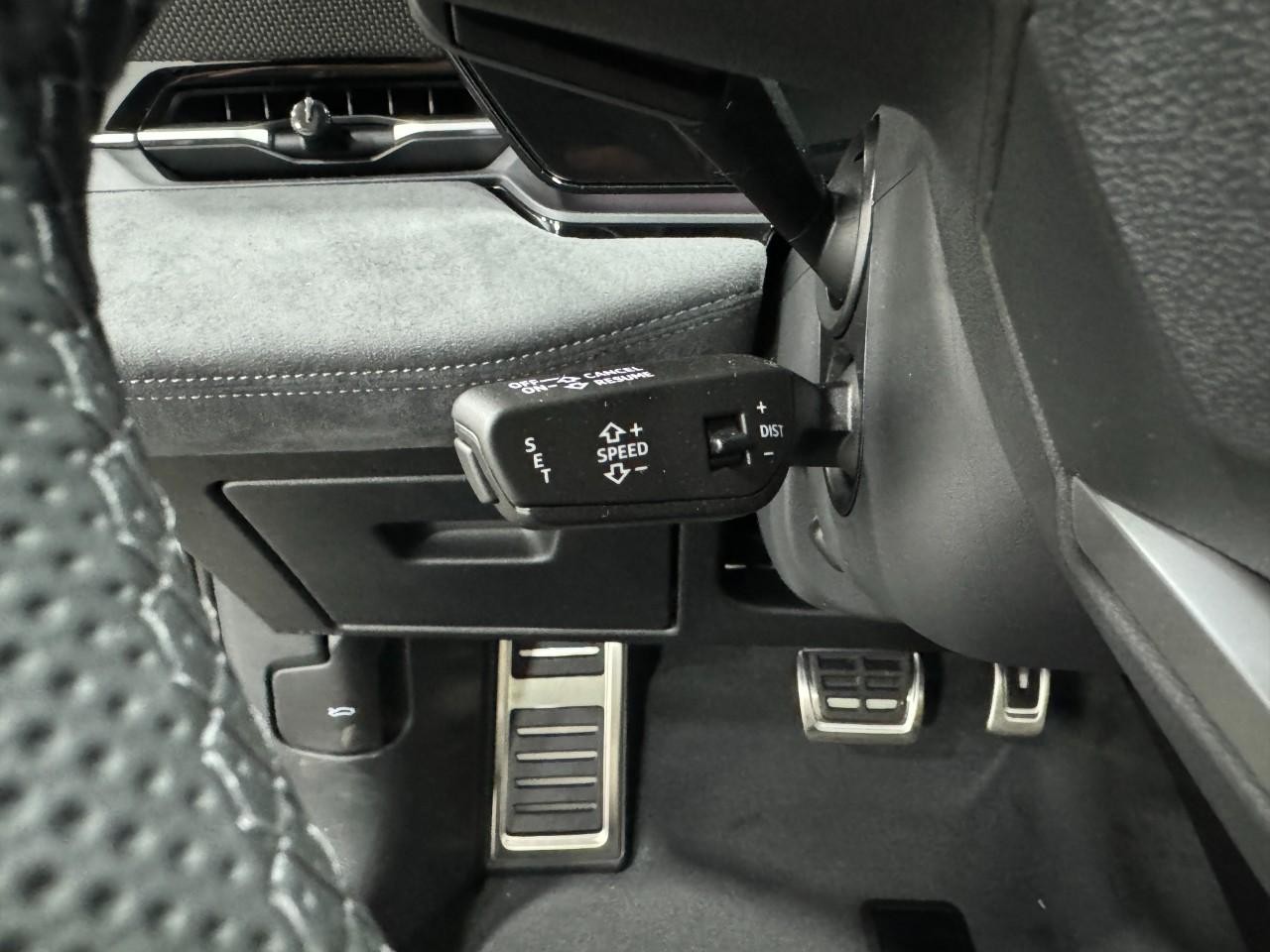 Audi S6 e-tron Vehicle Full-screen Gallery Image 30