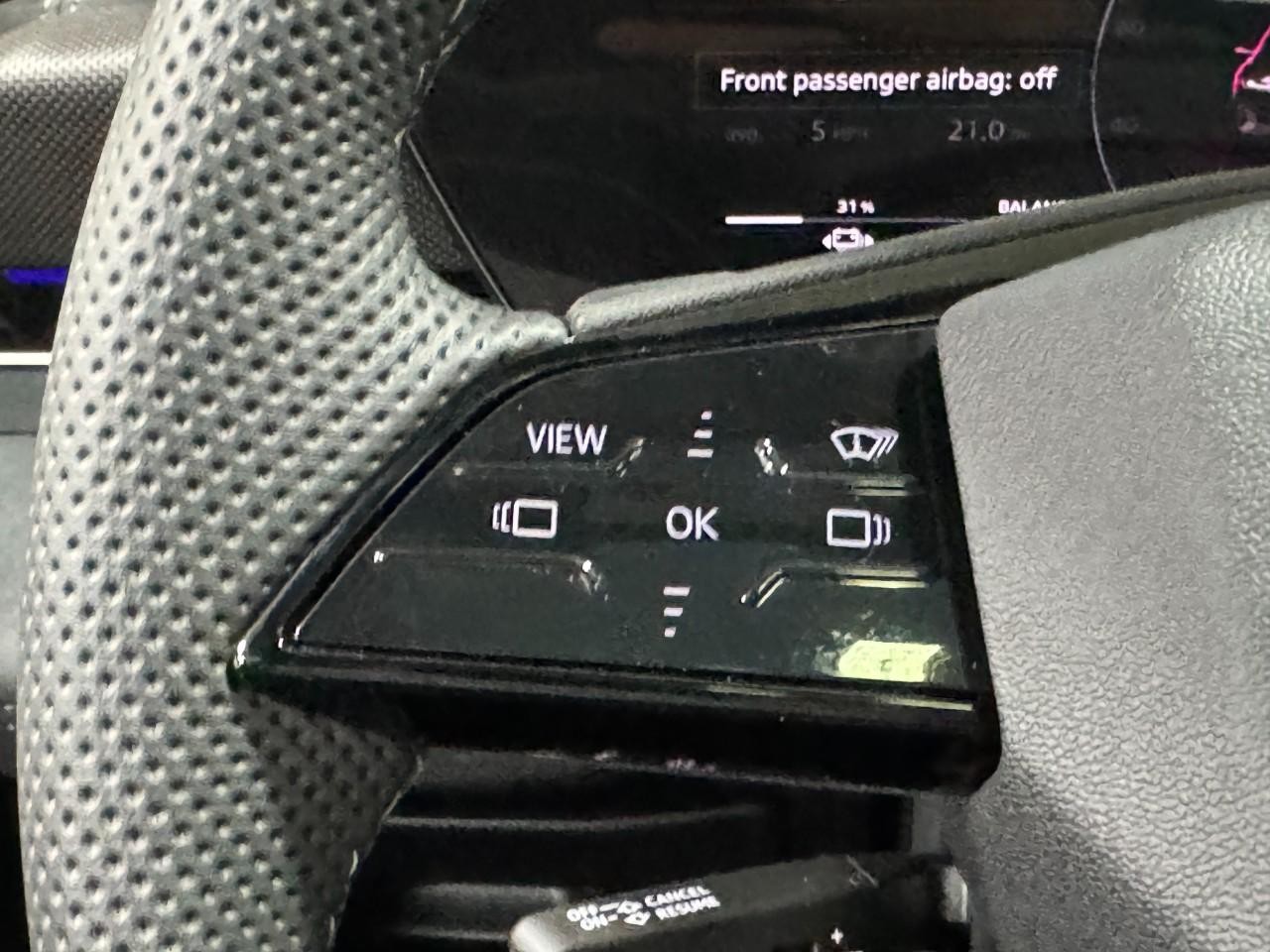 Audi S6 e-tron Vehicle Full-screen Gallery Image 31