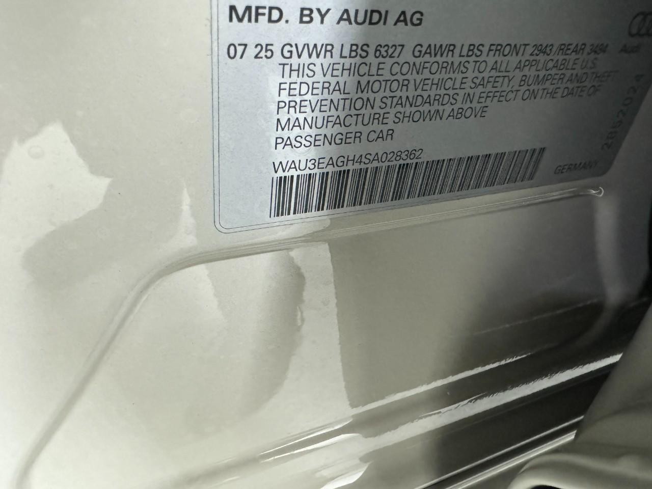 Audi S6 e-tron Vehicle Full-screen Gallery Image 35