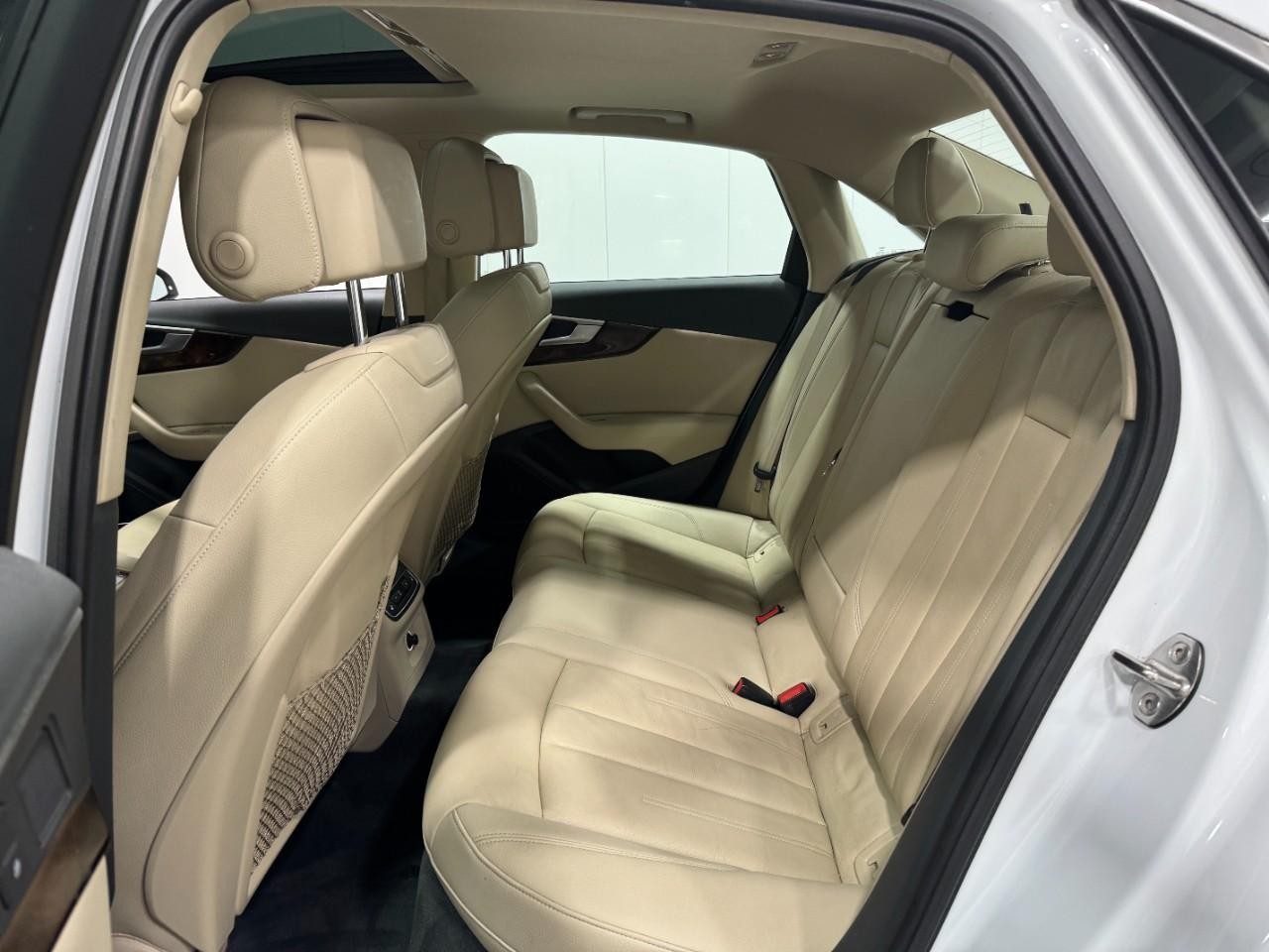 Audi A4 Vehicle Full-screen Gallery Image 08