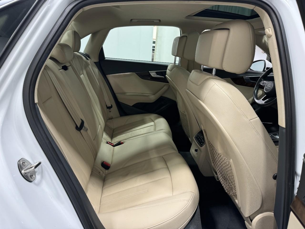 Audi A4 Vehicle Full-screen Gallery Image 10