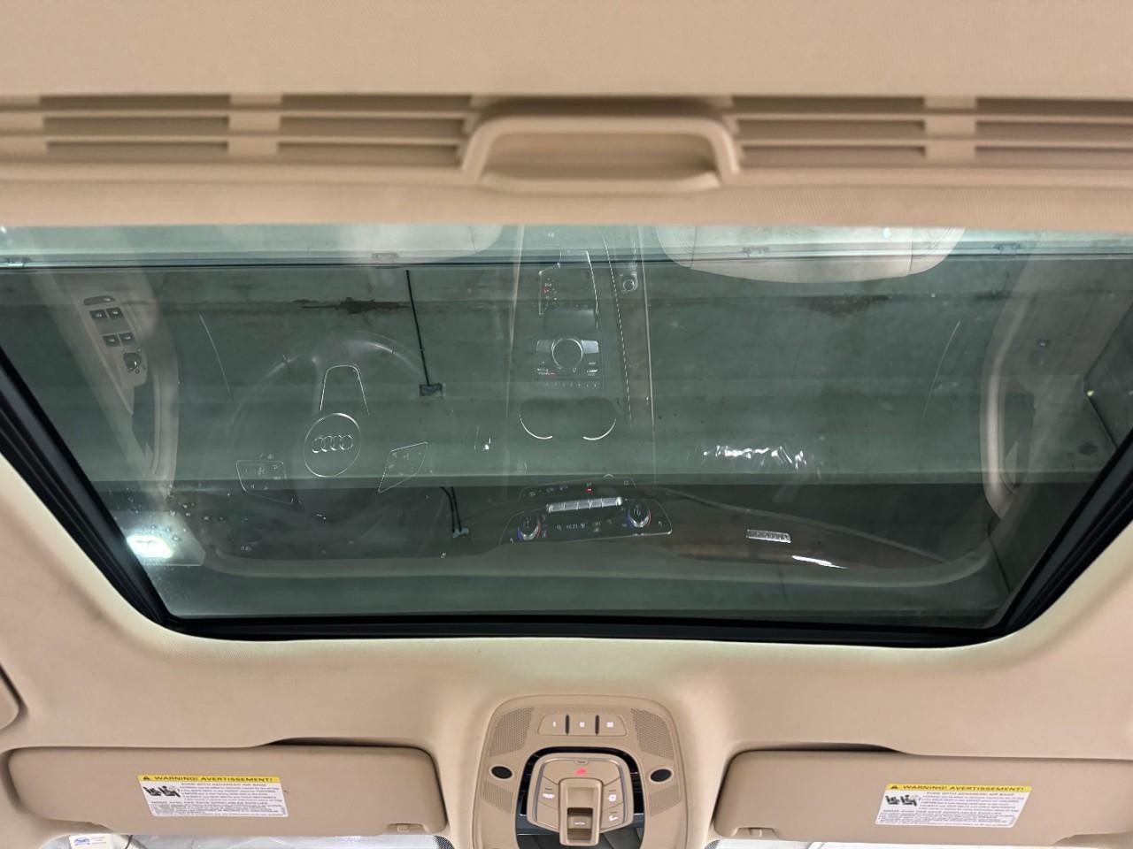 Audi A4 Vehicle Full-screen Gallery Image 12