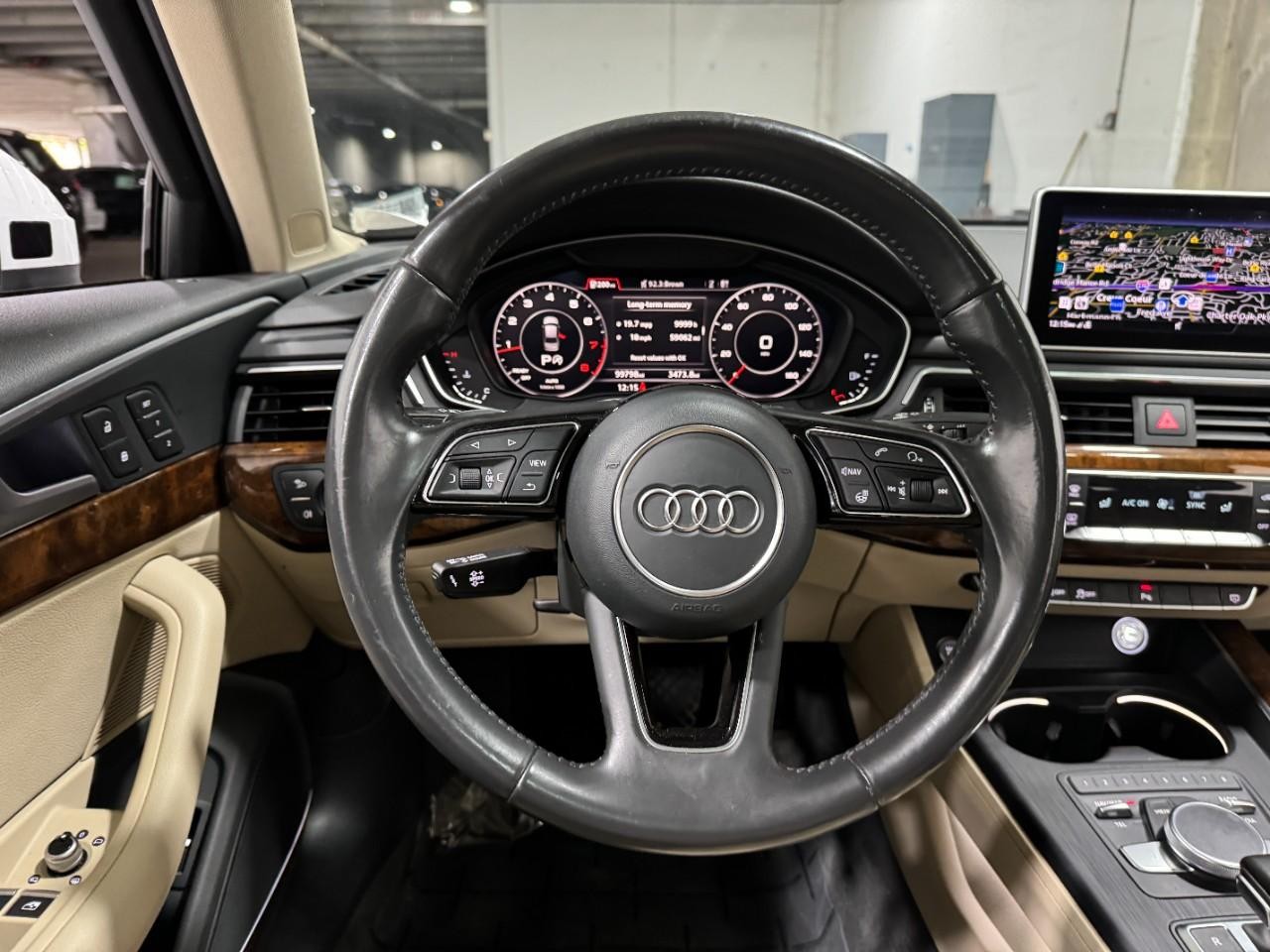 Audi A4 Vehicle Full-screen Gallery Image 14