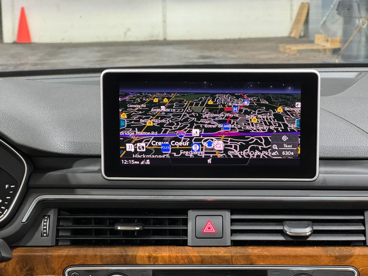 Audi A4 Vehicle Full-screen Gallery Image 15