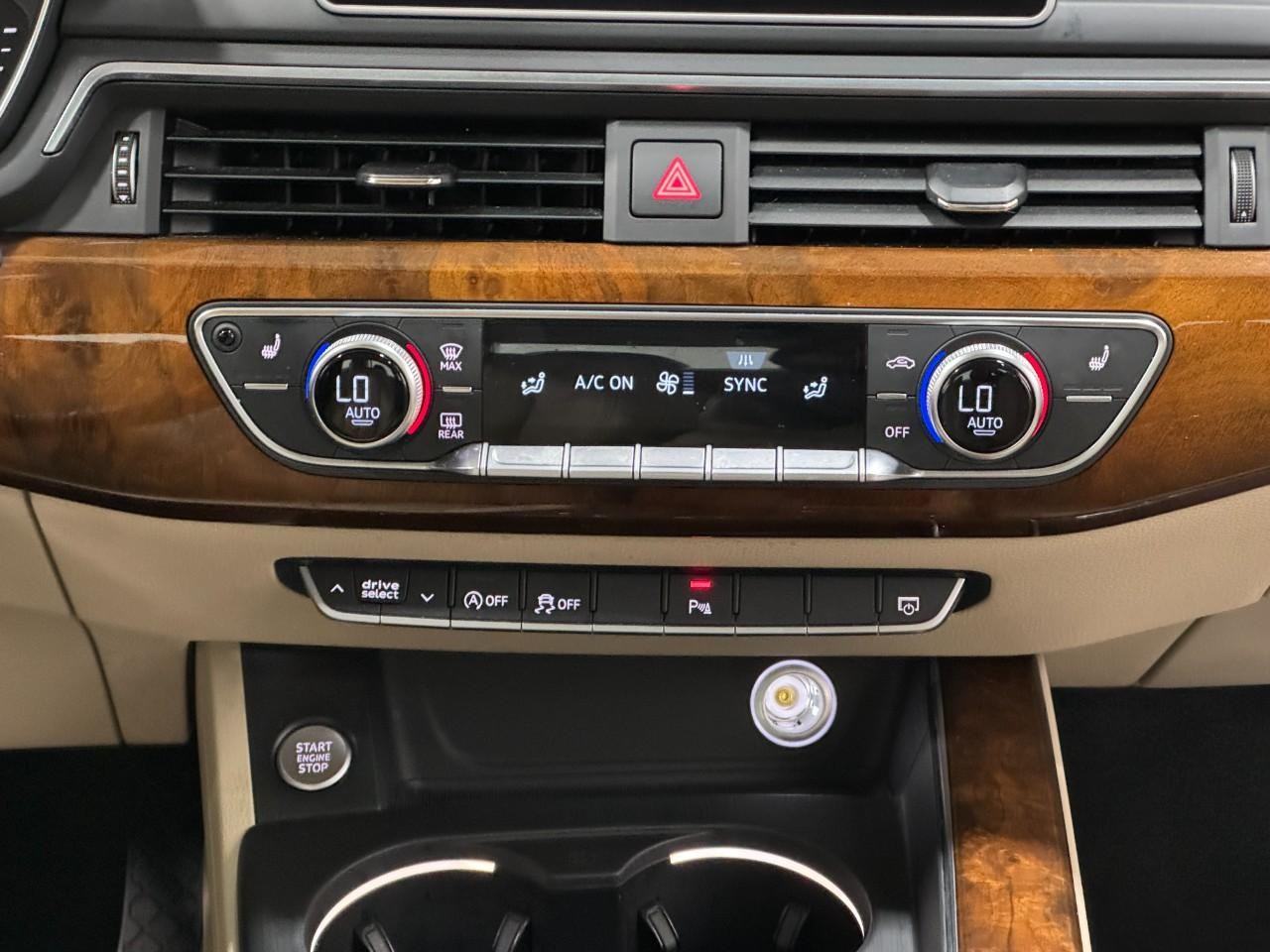 Audi A4 Vehicle Full-screen Gallery Image 16