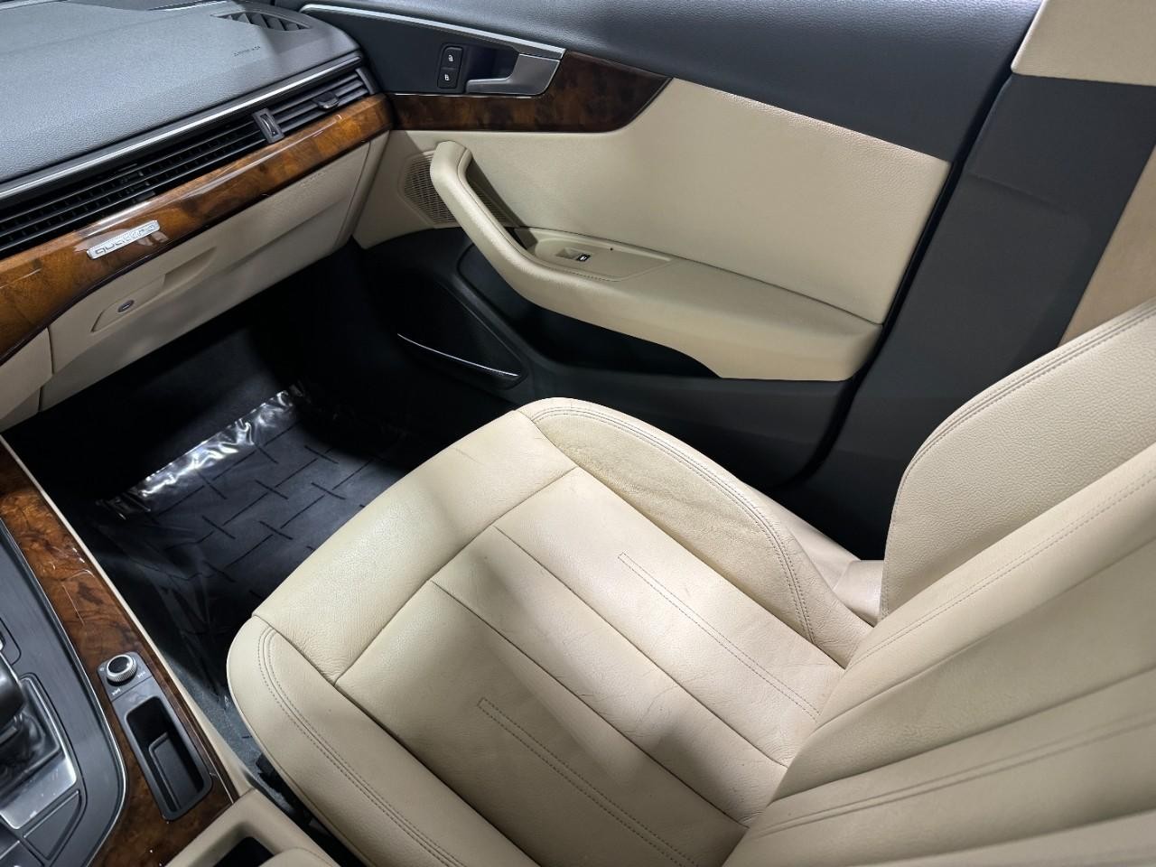 Audi A4 Vehicle Full-screen Gallery Image 18