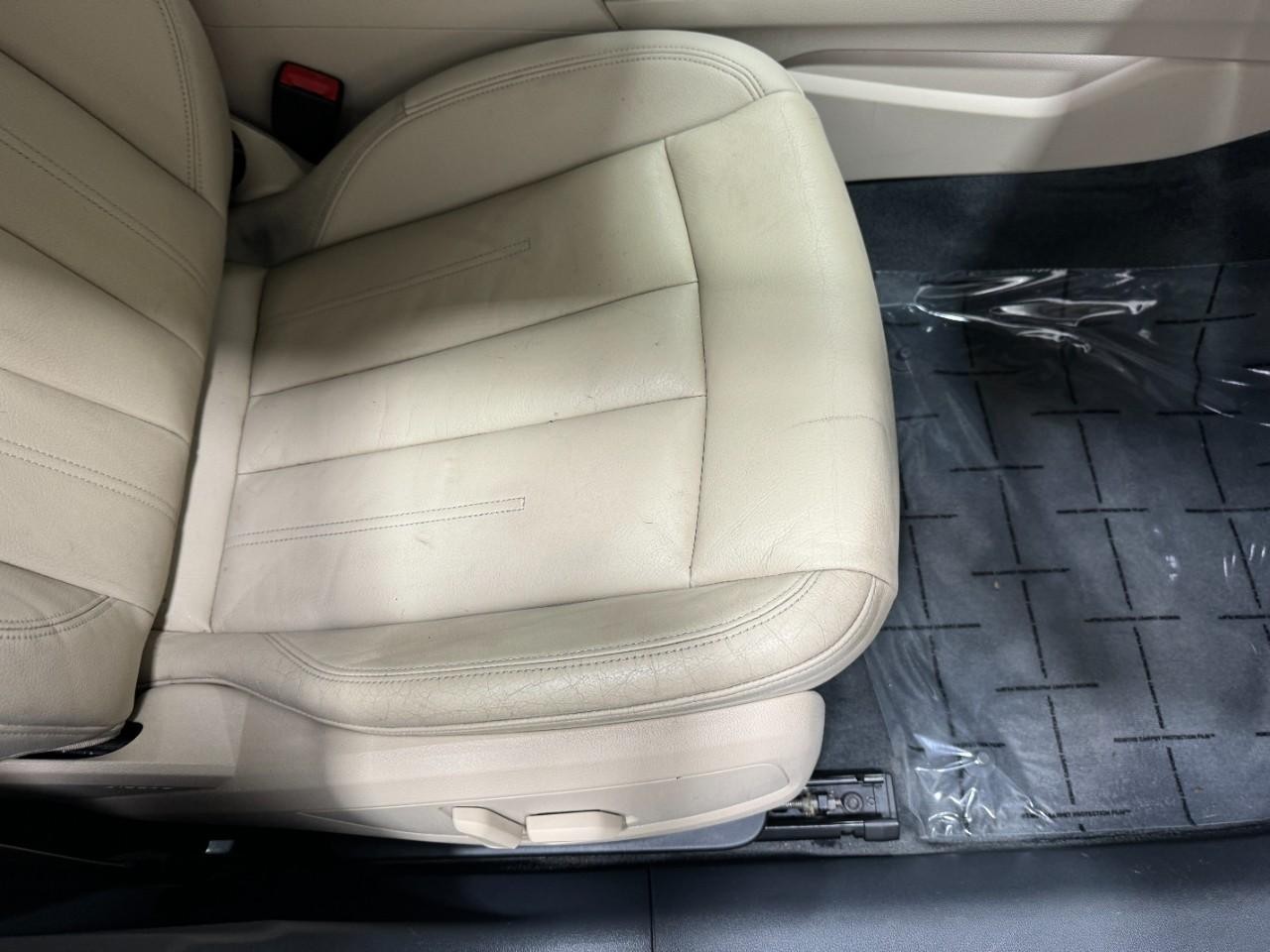 Audi A4 Vehicle Full-screen Gallery Image 20