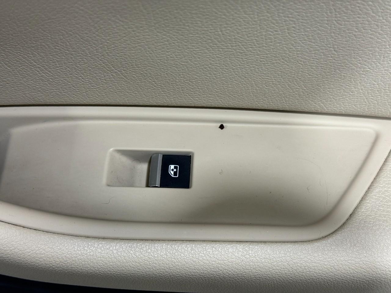 Audi A4 Vehicle Full-screen Gallery Image 23