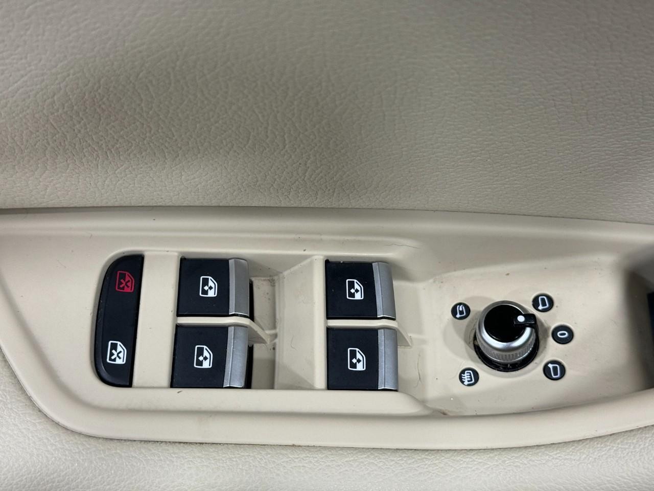 Audi A4 Vehicle Full-screen Gallery Image 25