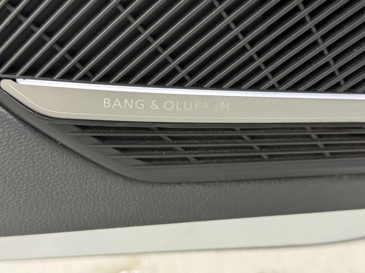 Audi A4 Vehicle Full-screen Gallery Image 27