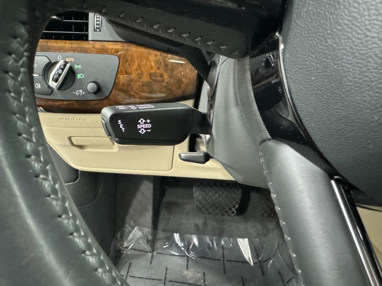 Audi A4 Vehicle Full-screen Gallery Image 32