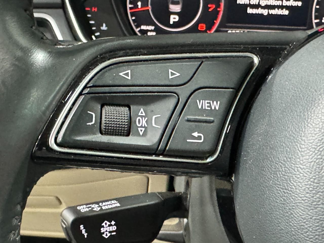 Audi A4 Vehicle Full-screen Gallery Image 33