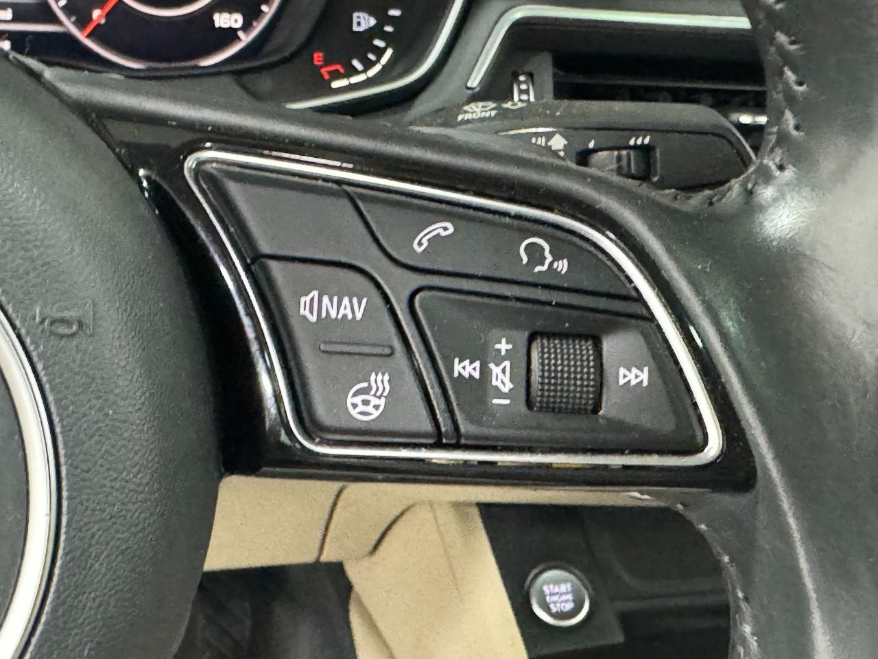 Audi A4 Vehicle Full-screen Gallery Image 34