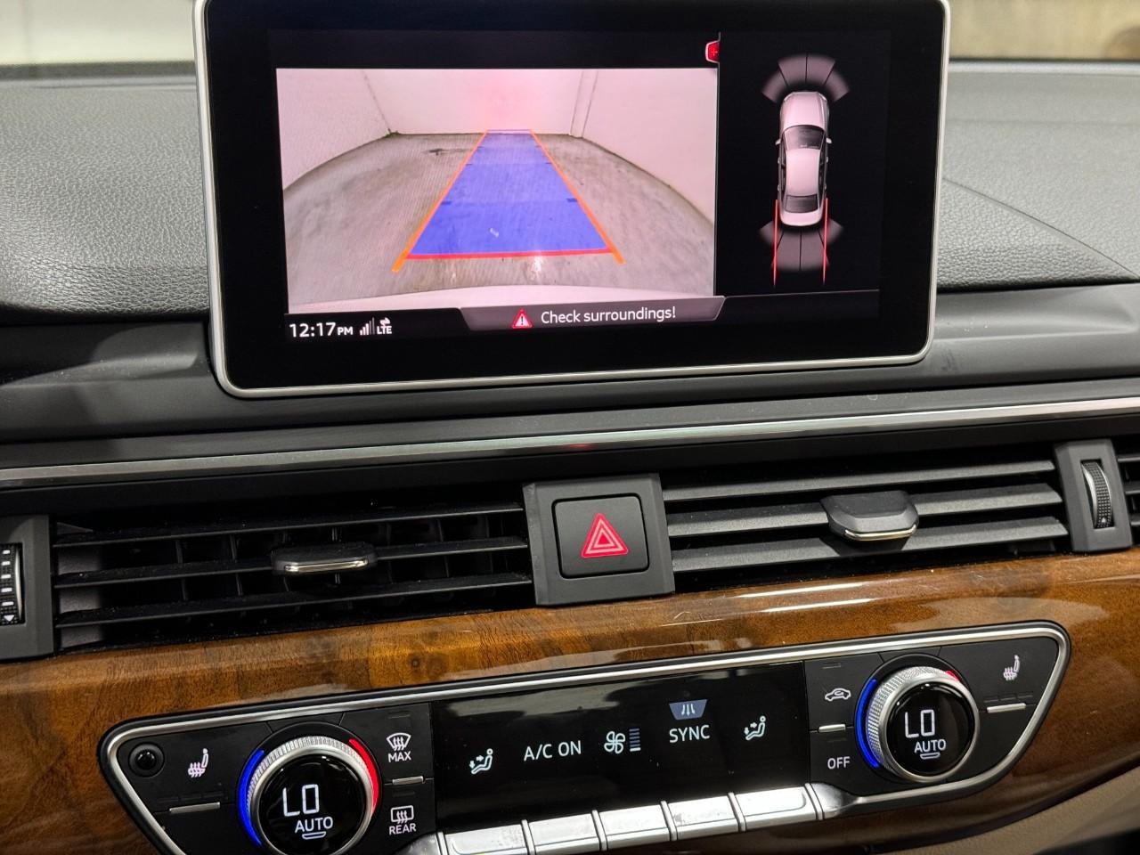 Audi A4 Vehicle Full-screen Gallery Image 36