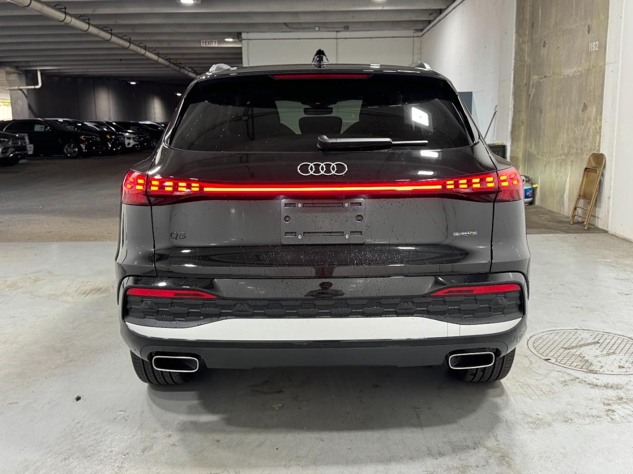 Audi Q5 Vehicle Full-screen Gallery Image 9