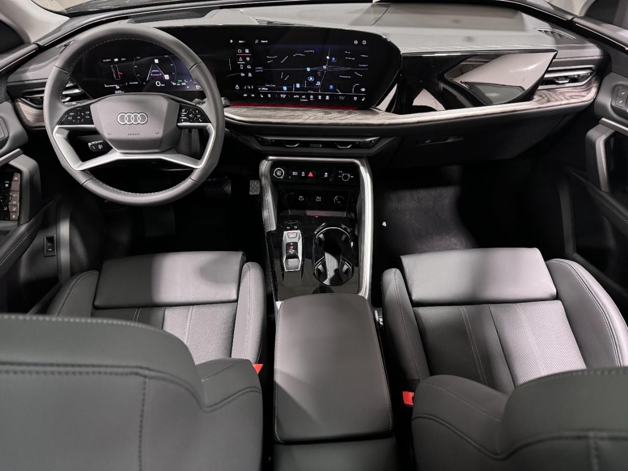 Audi Q5 Vehicle Full-screen Gallery Image 13