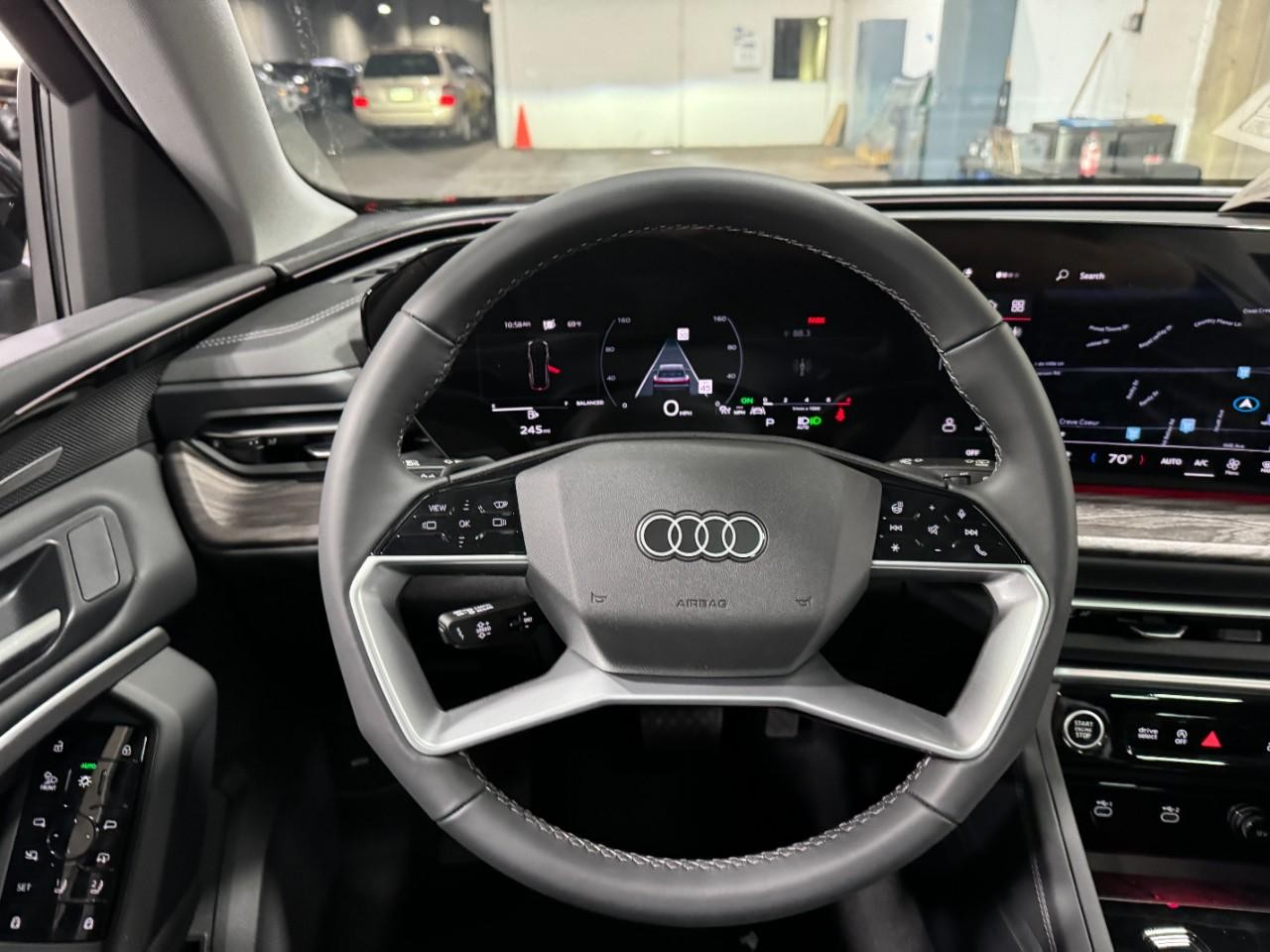 Audi Q5 Vehicle Full-screen Gallery Image 14