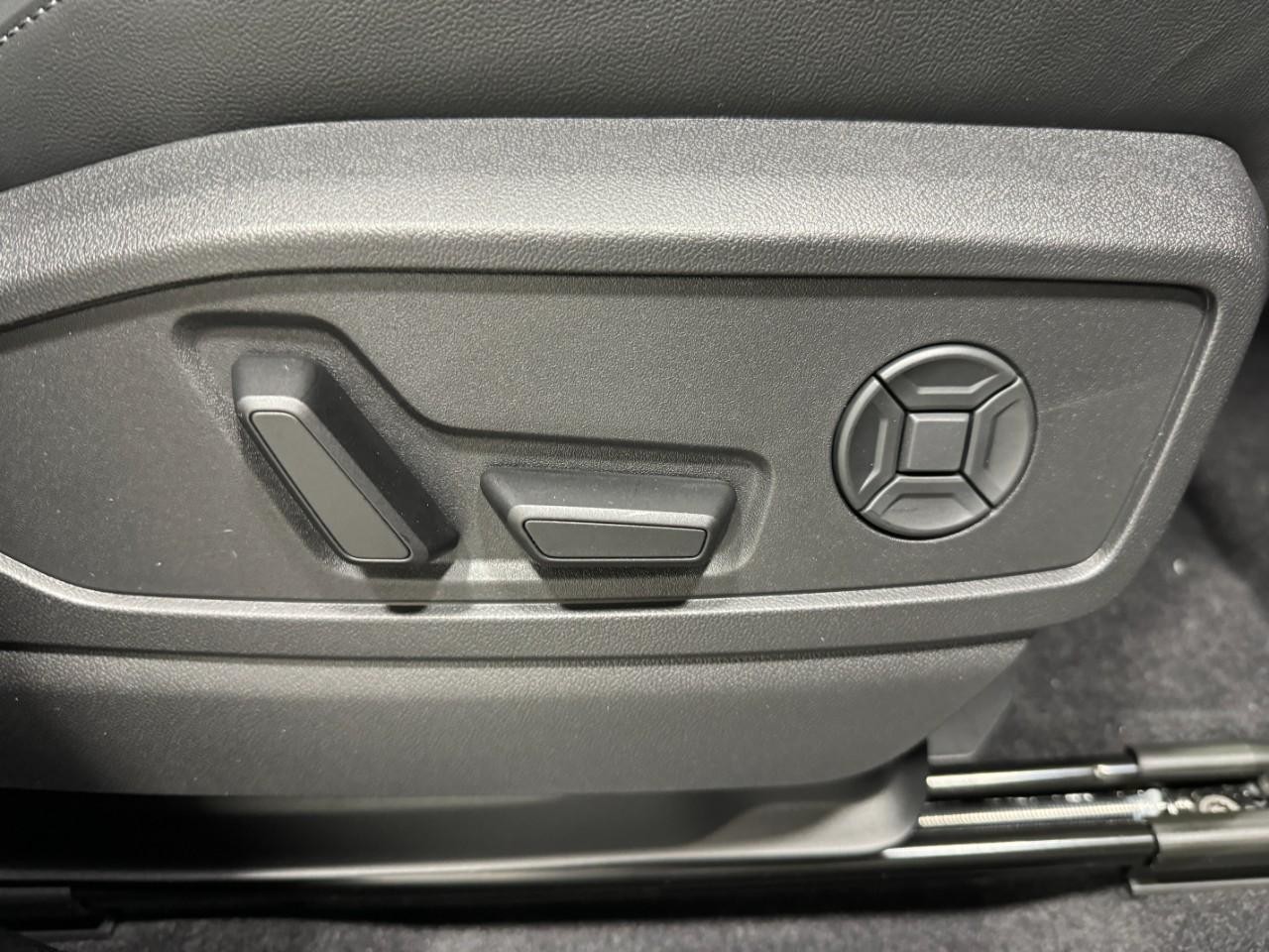 Audi Q5 Vehicle Full-screen Gallery Image 20