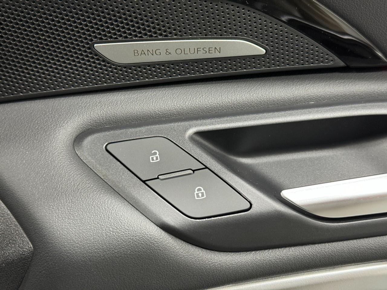 Audi Q5 Vehicle Full-screen Gallery Image 21