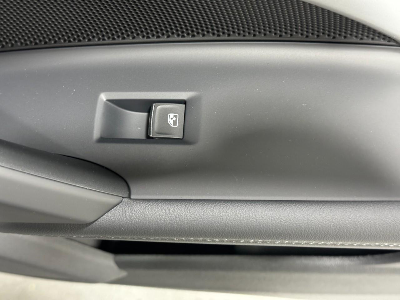 Audi Q5 Vehicle Full-screen Gallery Image 22