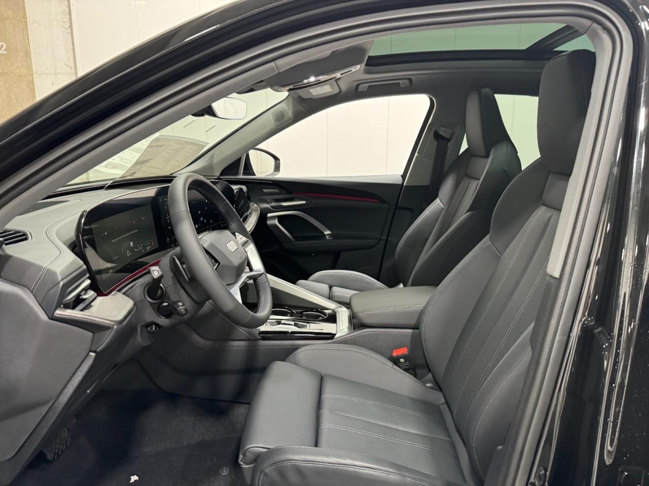 Audi Q5 Vehicle Full-screen Gallery Image 25