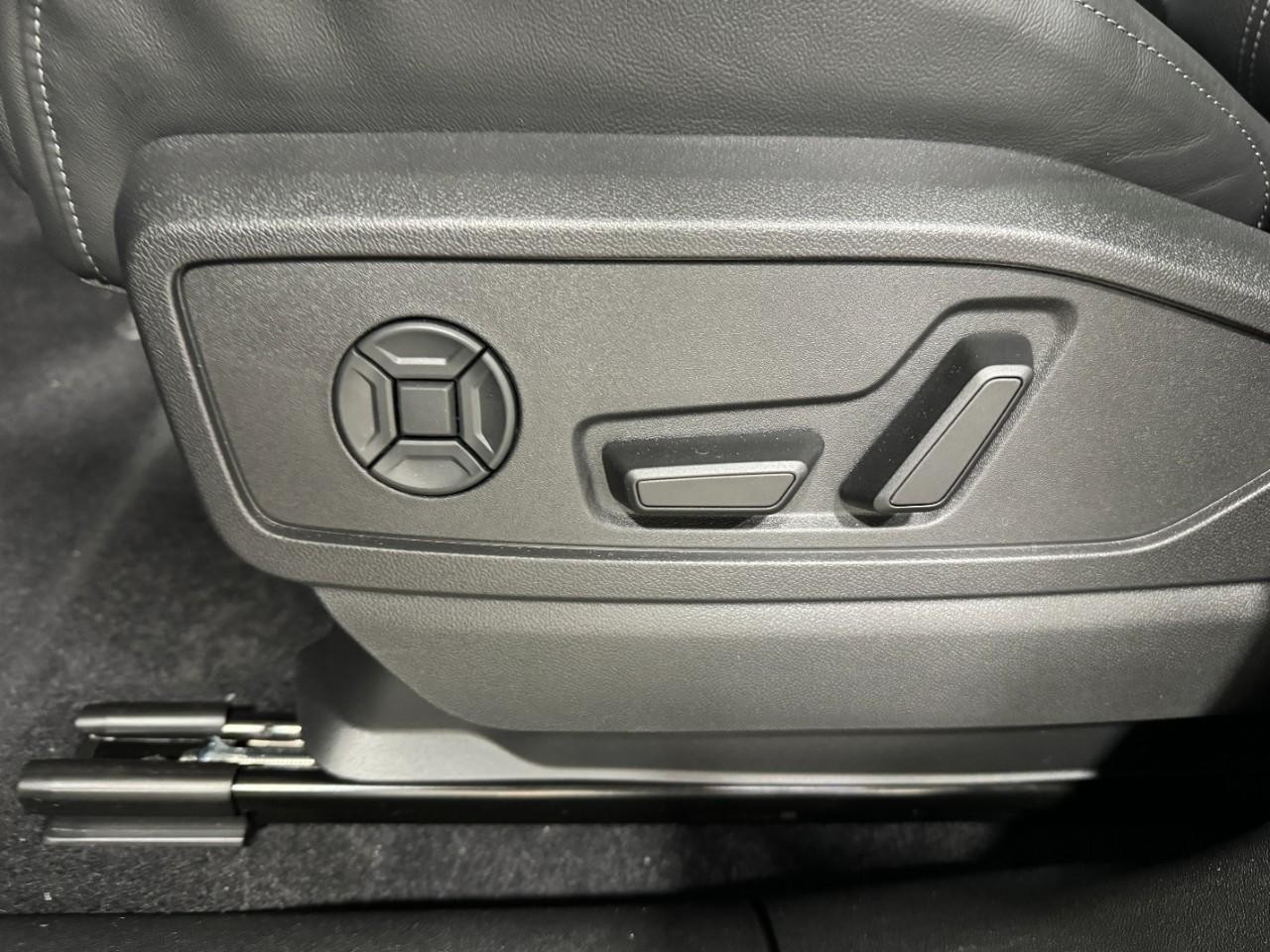 Audi Q5 Vehicle Full-screen Gallery Image 27