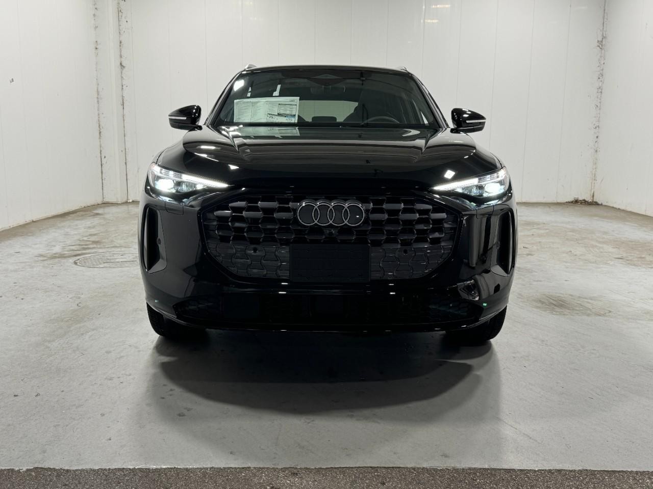 Audi Q5 Vehicle Full-screen Gallery Image 7